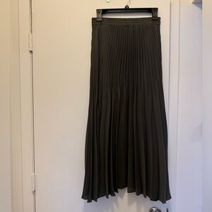 Max Studio gray pleated maxi skirt